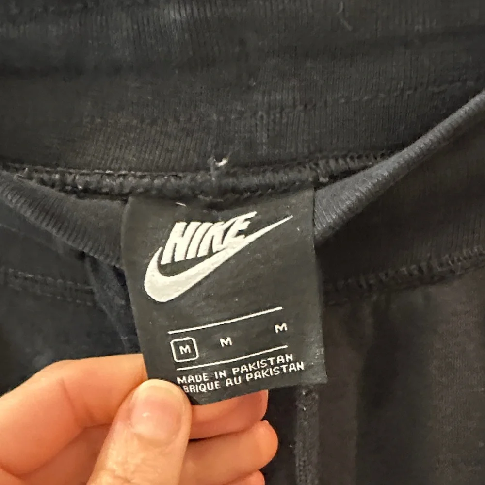 Nike Black Sweatpants - Picture 3 of 4